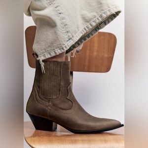 New ZARA 100% Leather Waxed Cowboy Ankle Boots | Size 6.5 / EU 37 | NWT 🤎